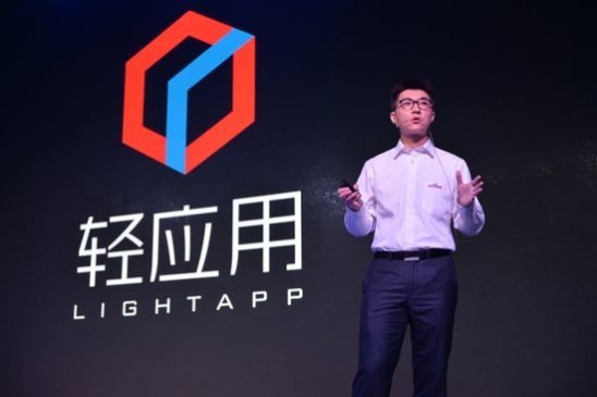 以收購(gòu)91無(wú)線和推出“輕應(yīng)用”為標(biāo)志，百度結(jié)束在移動(dòng)互聯(lián)網(wǎng)上的搖擺