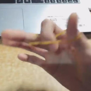 抖音橡皮筋在手上轉(zhuǎn)圈怎么操作的？抖音橡皮筋在手上轉(zhuǎn)圈攻略介紹！