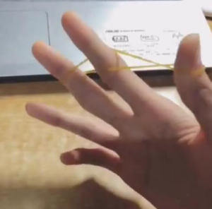 抖音橡皮筋在手上轉(zhuǎn)圈怎么操作的？抖音橡皮筋在手上轉(zhuǎn)圈攻略介紹！