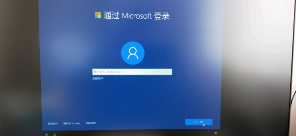 重裝win10卡在設(shè)置界面