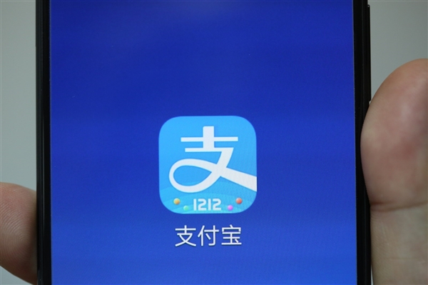 再也不用排隊交學費了？再也不用擔心開學被擠爆了！